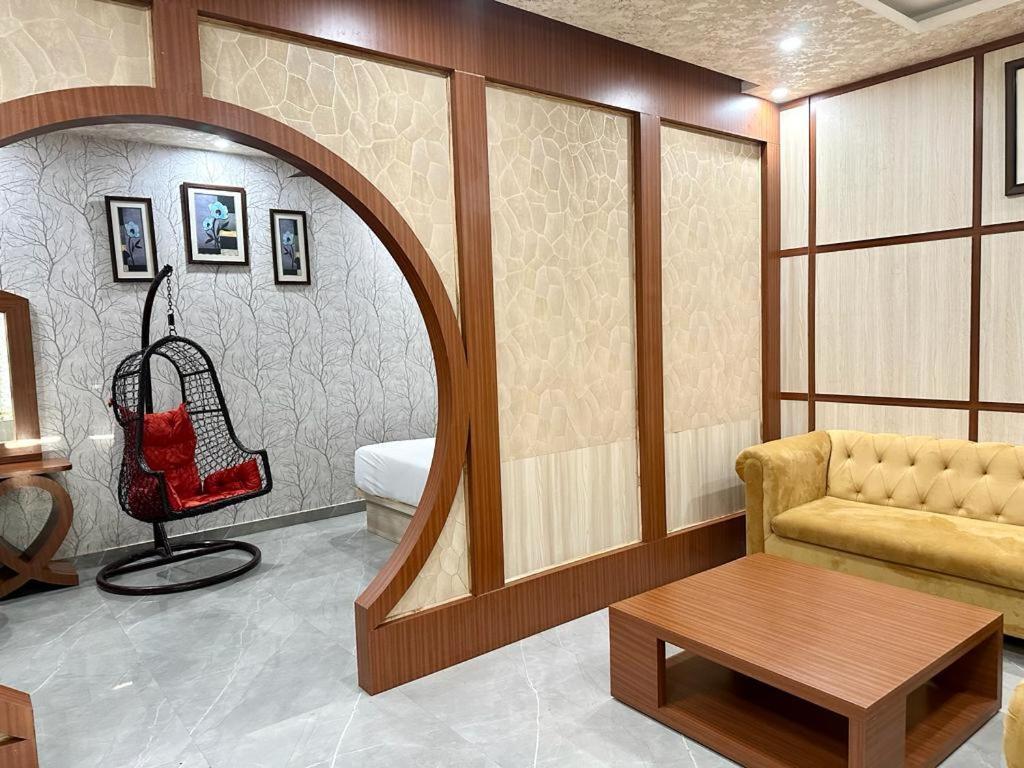 Royal Heritage Hotel & Resort Ayodhya Εξωτερικό φωτογραφία