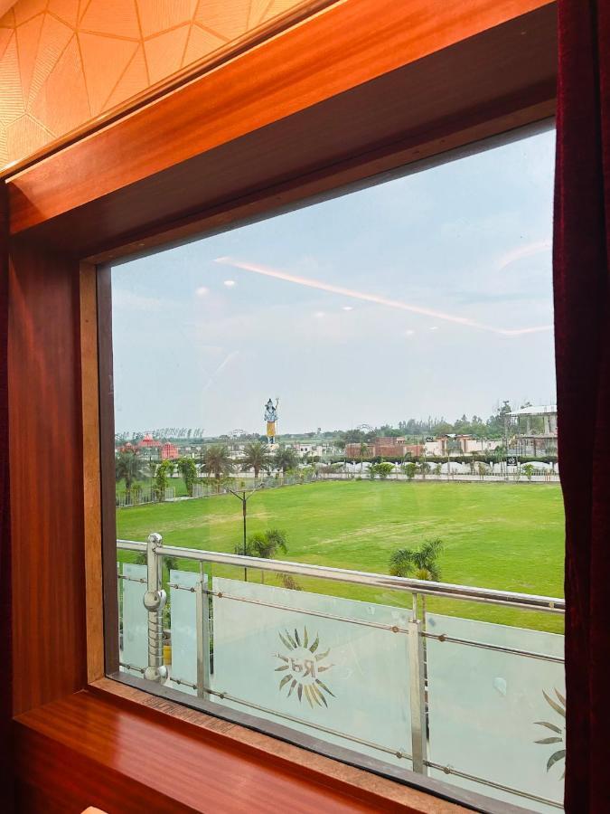Royal Heritage Hotel & Resort Ayodhya Εξωτερικό φωτογραφία