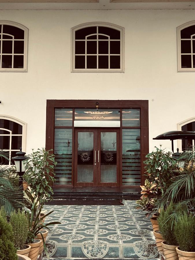 Royal Heritage Hotel & Resort Ayodhya Εξωτερικό φωτογραφία